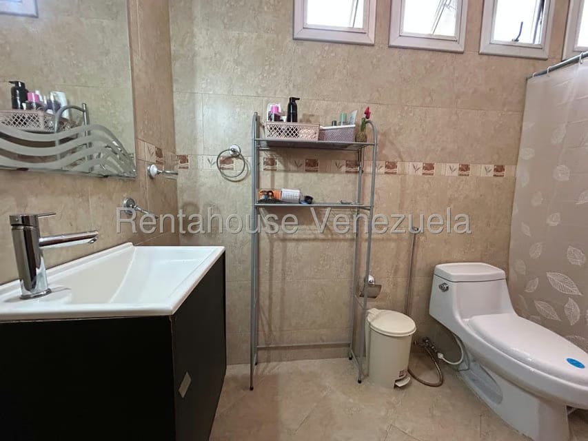 Casa (Duplex) en Venta en La Rosaleda, Lara - 23