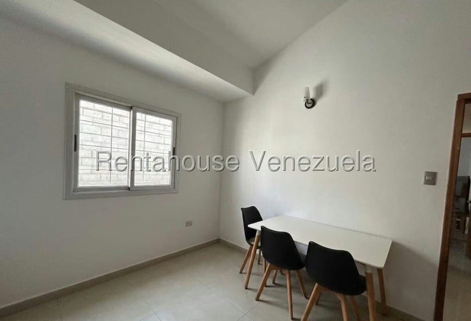 Casa (Duplex) en Venta en La Rosaleda, Lara - 30