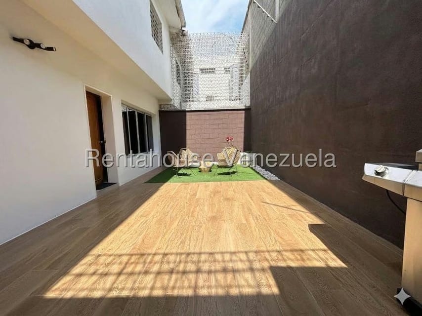 Casa (Duplex) en Venta en La Rosaleda, Lara - 35