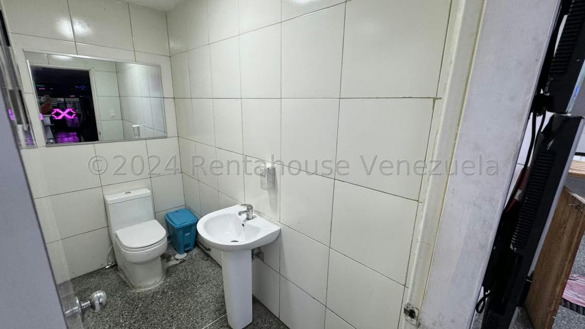 Comercial (Local Comercial) en Venta en Catia, Distrito Metropolitano - 28