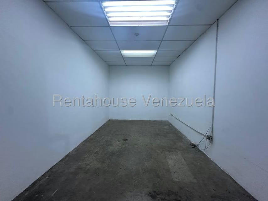 Comercial (Galpon - Deposito) en Alquiler en Guaicay, Distrito Metropolitano - 11