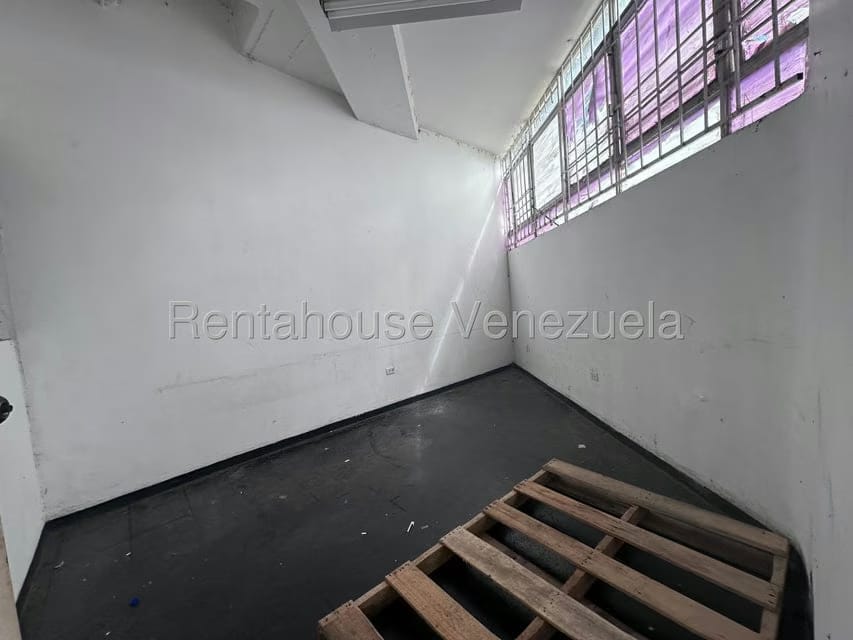Comercial (Galpon - Deposito) en Alquiler en Guaicay, Distrito Metropolitano - 17