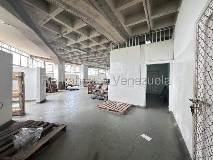 Comercial (Galpon - Deposito) en Alquiler en Guaicay, Distrito Metropolitano - 9