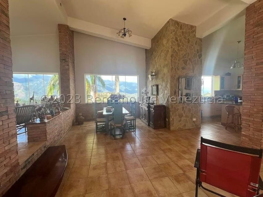 Casa (Multipes Niveles) en Venta en Parque Caiza, Distrito Metropolitano - 3
