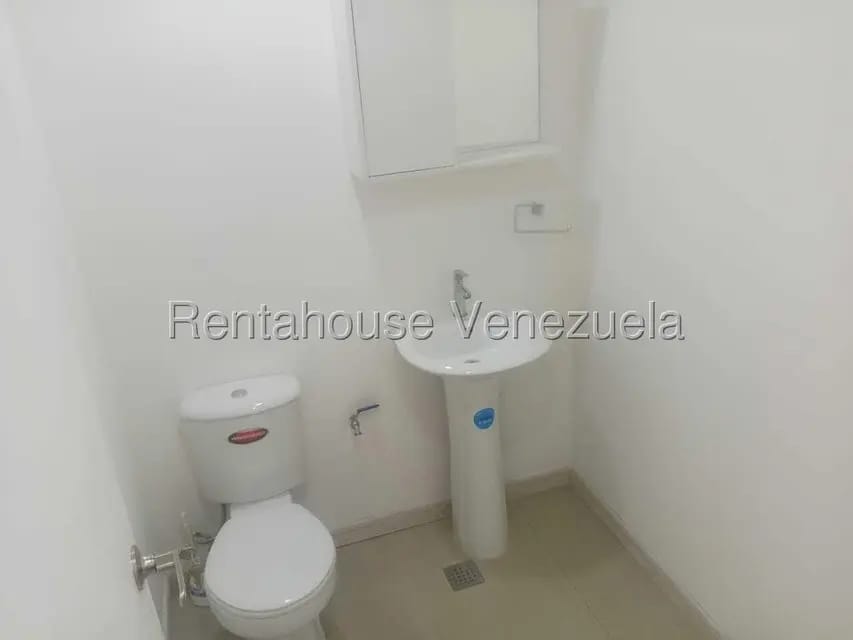 Comercial (Oficina) en Alquiler en Los Palos Grandes, Distrito Metropolitano - 11