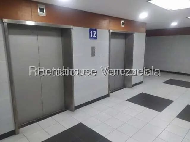 Comercial (Oficina) en Alquiler en Los Palos Grandes, Distrito Metropolitano - 13