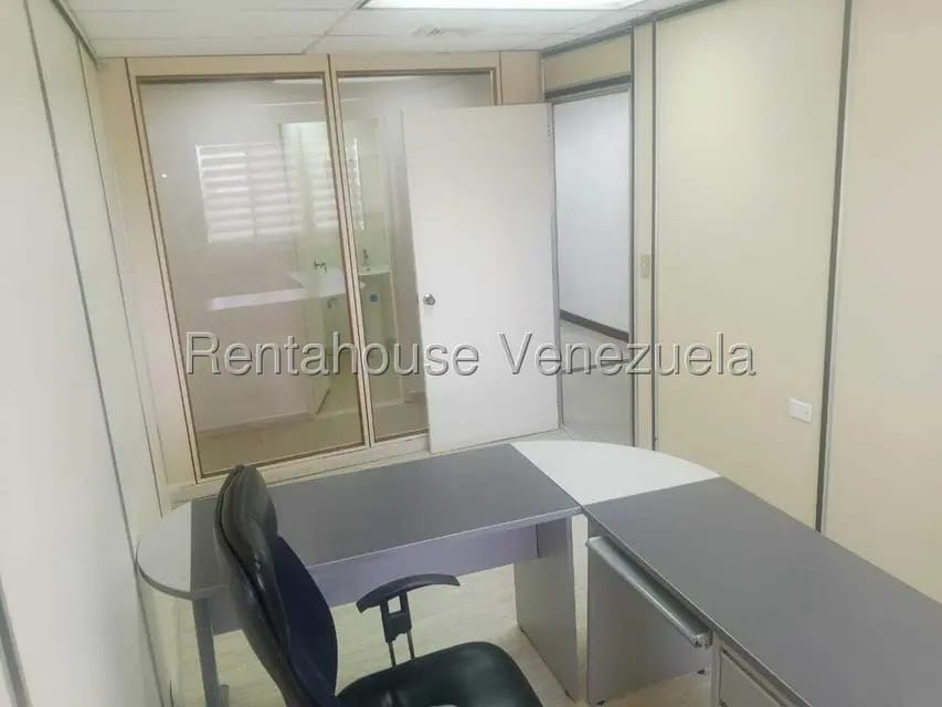 Comercial (Oficina) en Alquiler en Los Palos Grandes, Distrito Metropolitano - 3