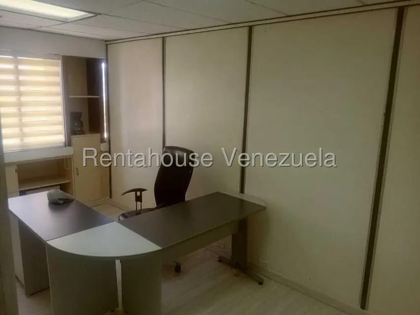 Comercial (Oficina) en Alquiler en Los Palos Grandes, Distrito Metropolitano - 4
