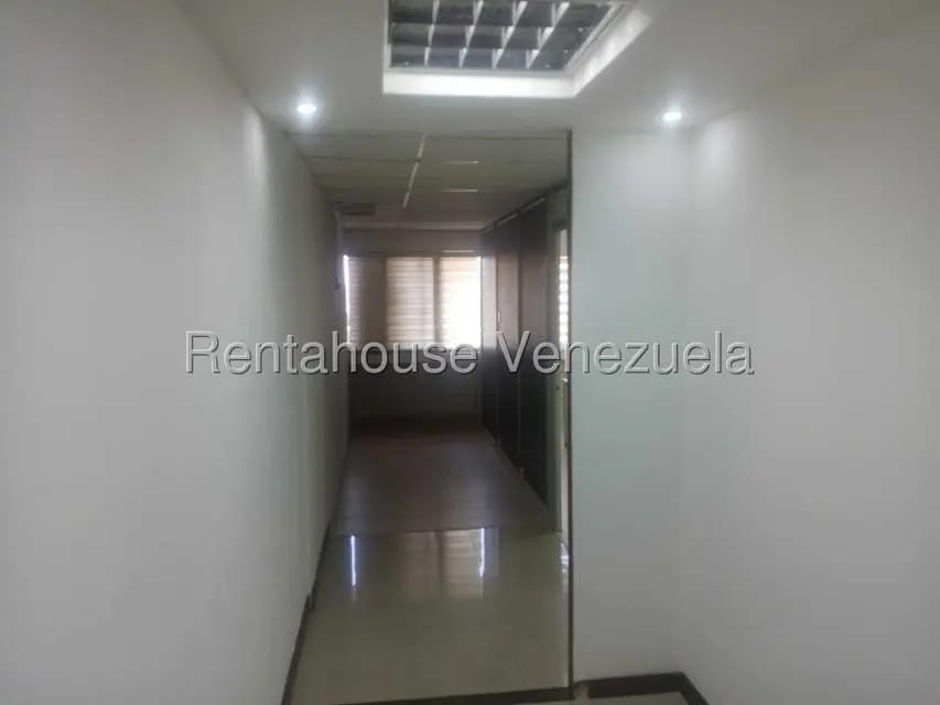 Comercial (Oficina) en Alquiler en Los Palos Grandes, Distrito Metropolitano - 9