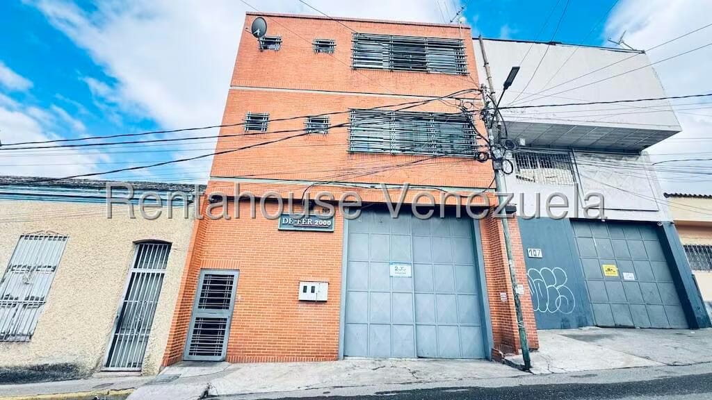 Comercial (Galpon - Deposito) en Venta en Sarria, Distrito Metropolitano
