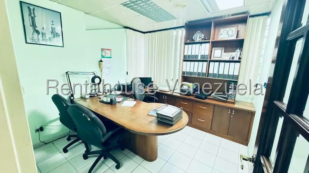 Comercial (Galpon - Deposito) en Venta en Sarria, Distrito Metropolitano - 11