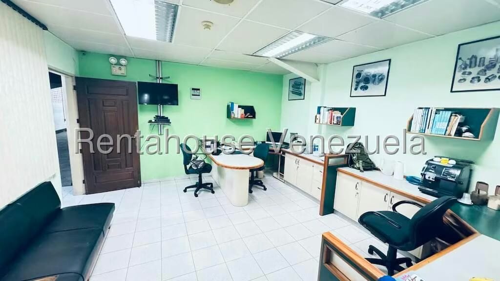Comercial (Galpon - Deposito) en Venta en Sarria, Distrito Metropolitano - 13