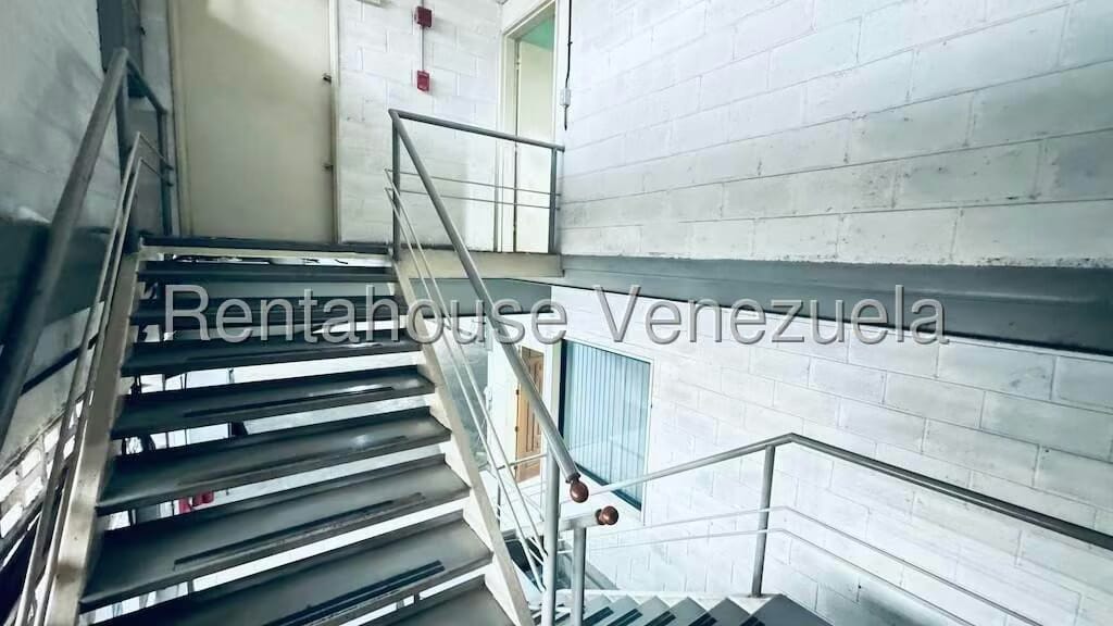Comercial (Galpon - Deposito) en Venta en Sarria, Distrito Metropolitano - 15