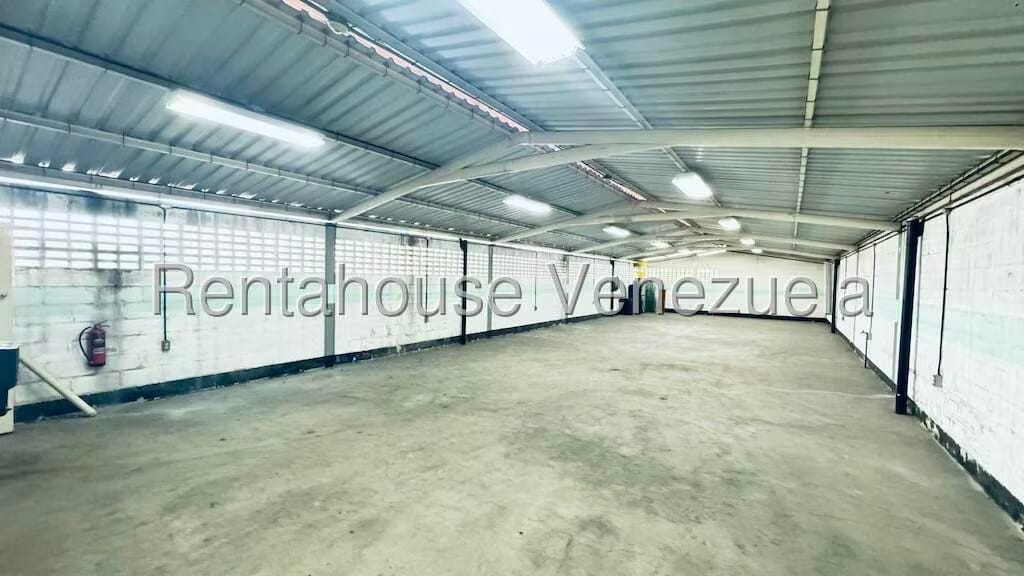 Comercial (Galpon - Deposito) en Venta en Sarria, Distrito Metropolitano - 17