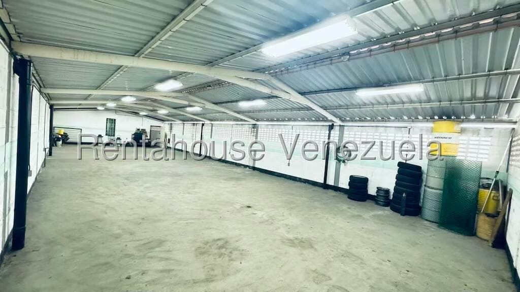 Comercial (Galpon - Deposito) en Venta en Sarria, Distrito Metropolitano - 18