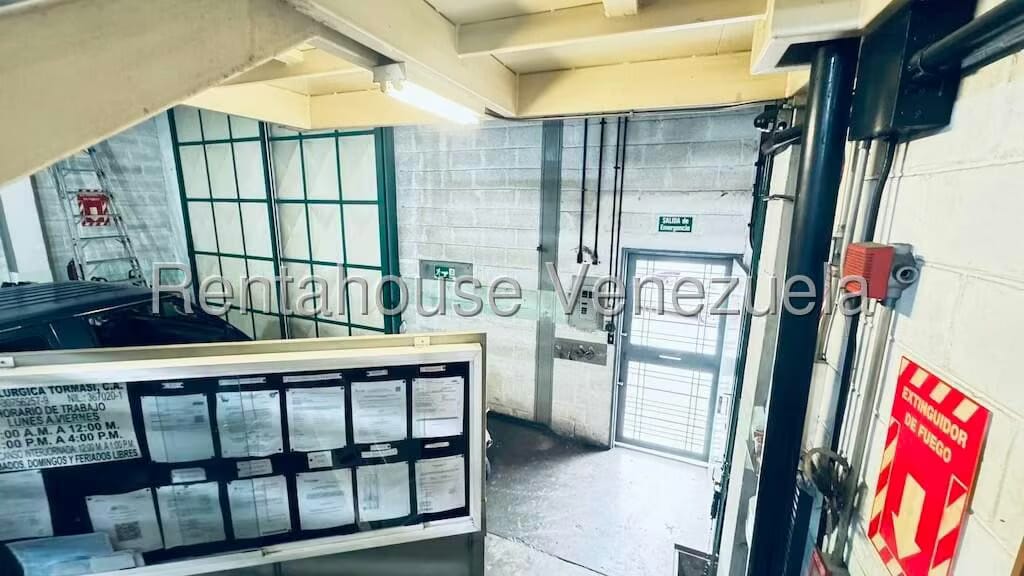 Comercial (Galpon - Deposito) en Venta en Sarria, Distrito Metropolitano - 3