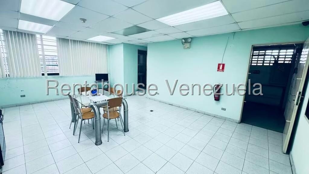 Comercial (Galpon - Deposito) en Venta en Sarria, Distrito Metropolitano - 21