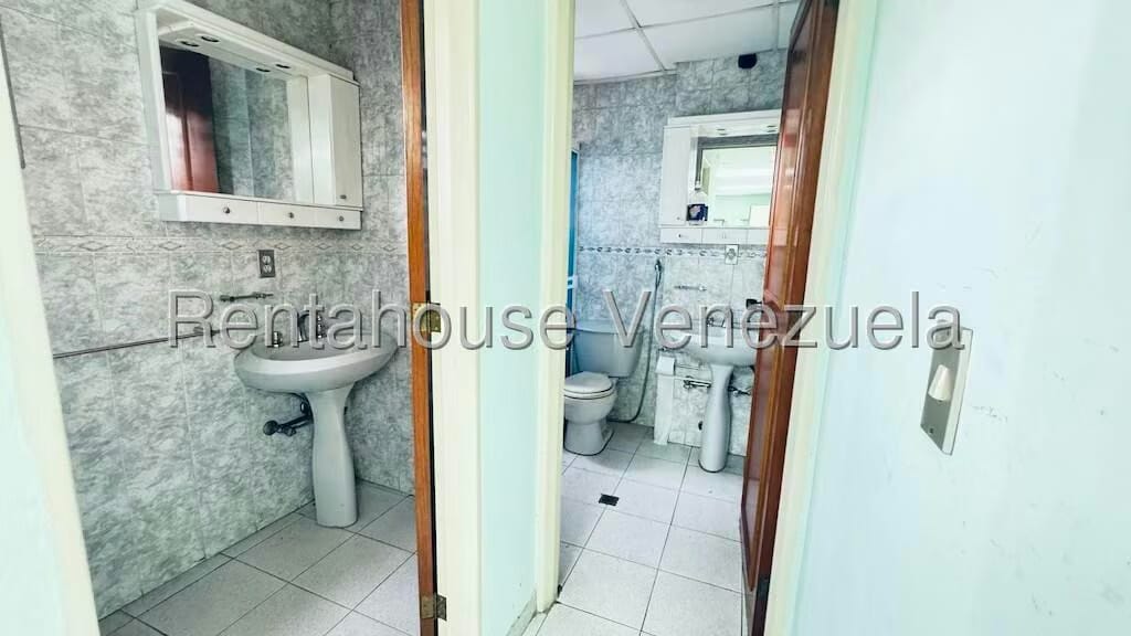 Comercial (Galpon - Deposito) en Venta en Sarria, Distrito Metropolitano - 24