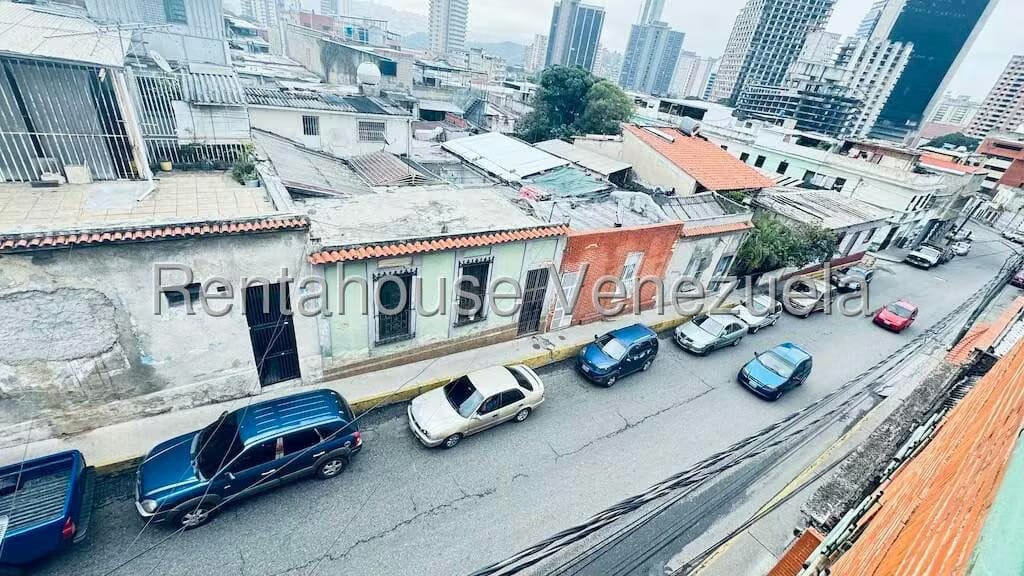 Comercial (Galpon - Deposito) en Venta en Sarria, Distrito Metropolitano - 26