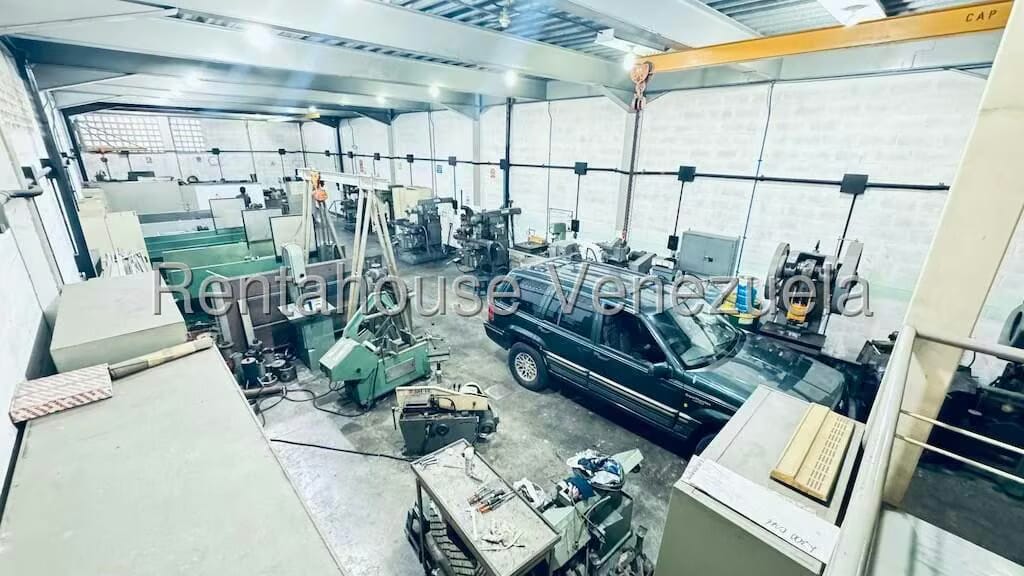 Comercial (Galpon - Deposito) en Venta en Sarria, Distrito Metropolitano - 28