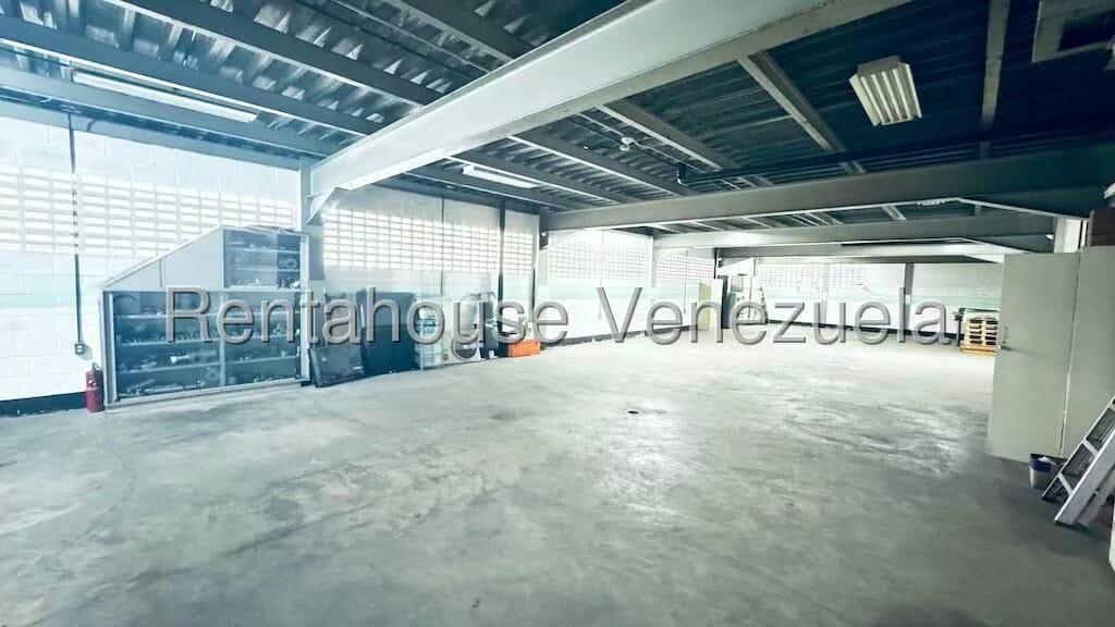 Comercial (Galpon - Deposito) en Venta en Sarria, Distrito Metropolitano - 4