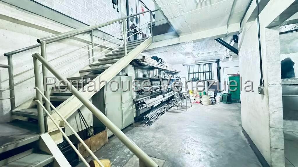 Comercial (Galpon - Deposito) en Venta en Sarria, Distrito Metropolitano - 33