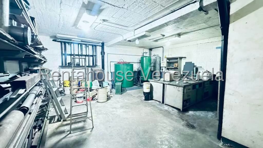 Comercial (Galpon - Deposito) en Venta en Sarria, Distrito Metropolitano - 34