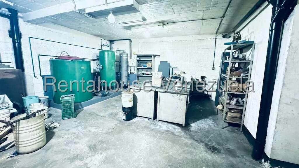 Comercial (Galpon - Deposito) en Venta en Sarria, Distrito Metropolitano - 35