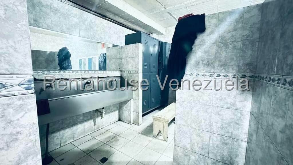 Comercial (Galpon - Deposito) en Venta en Sarria, Distrito Metropolitano - 37