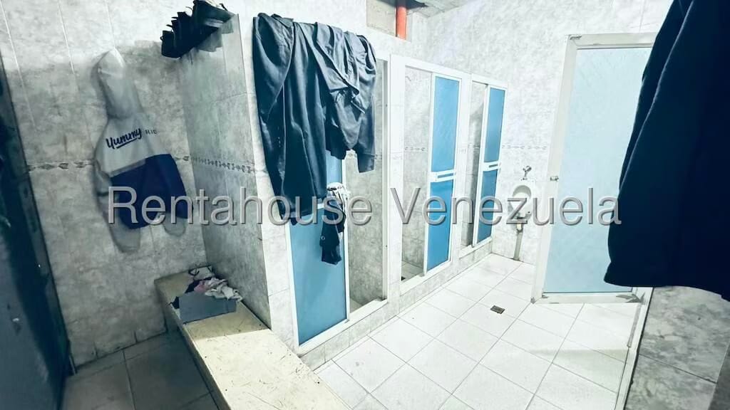 Comercial (Galpon - Deposito) en Venta en Sarria, Distrito Metropolitano - 38