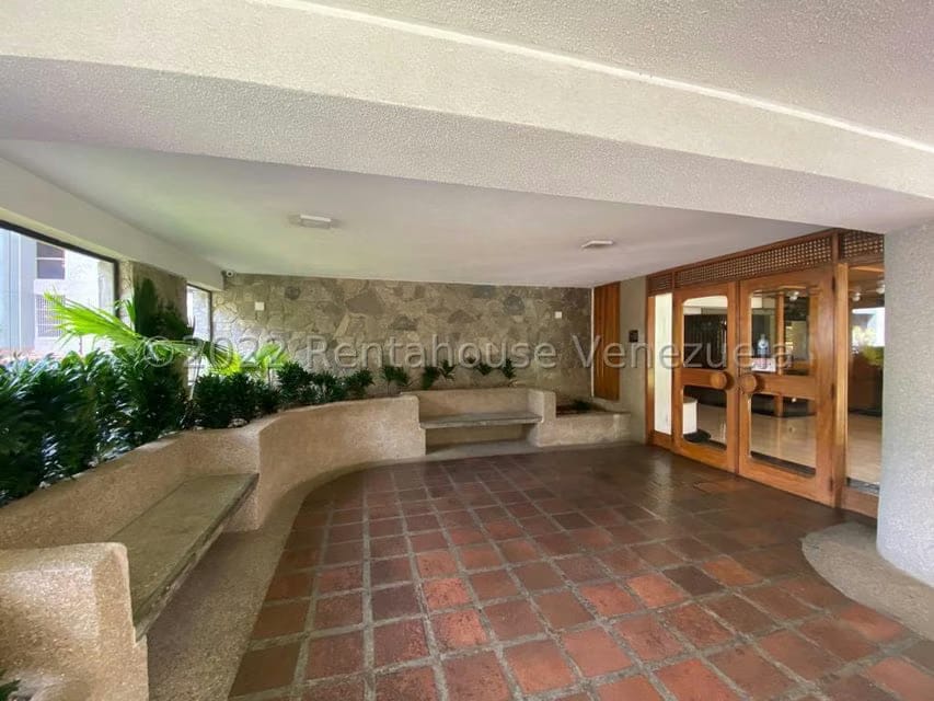 Apartamento (Duplex) en Venta en Los Naranjos del Cafetal, Distrito Metropolitano - 2