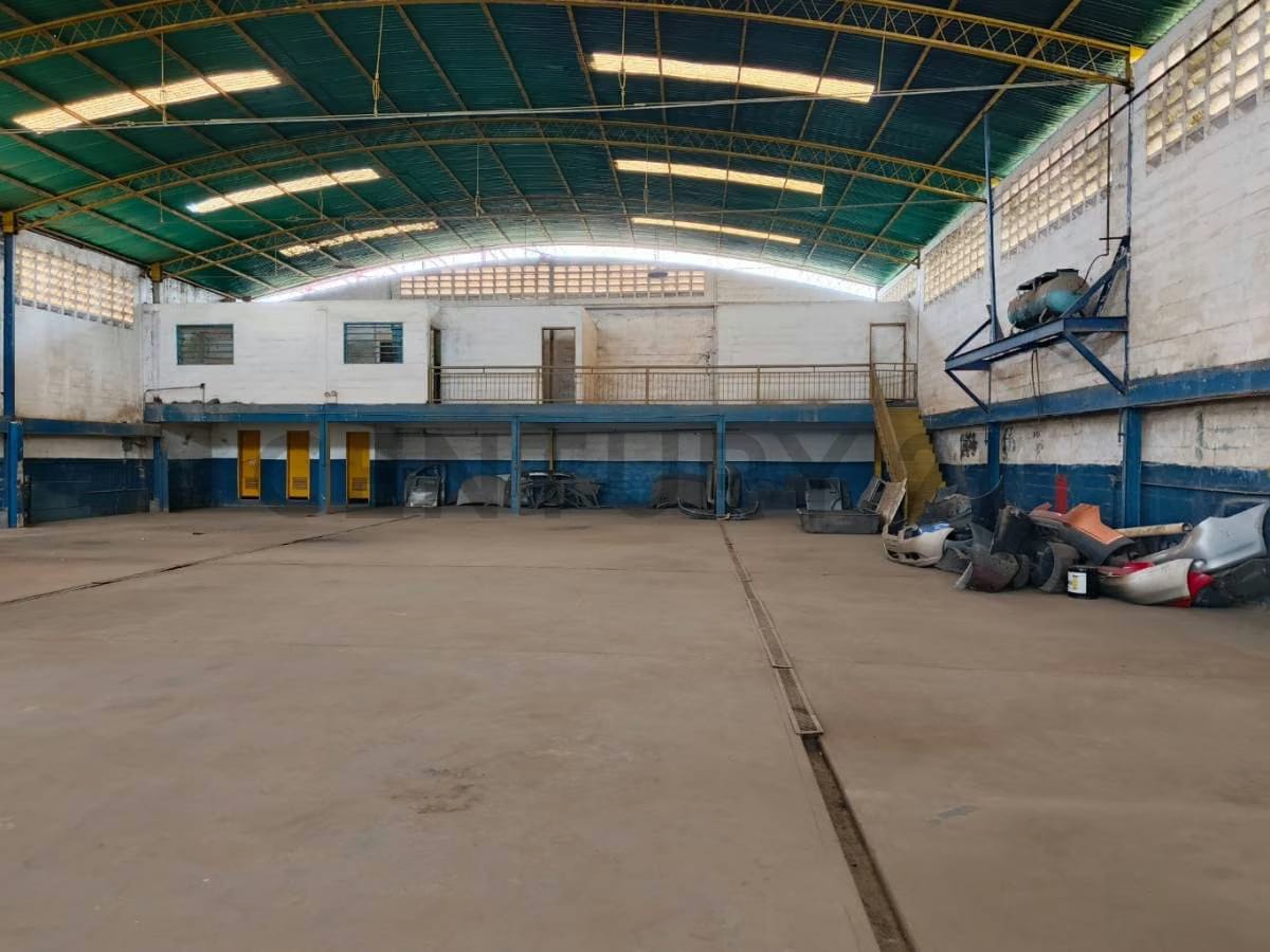 En Venta Galpón - 3
