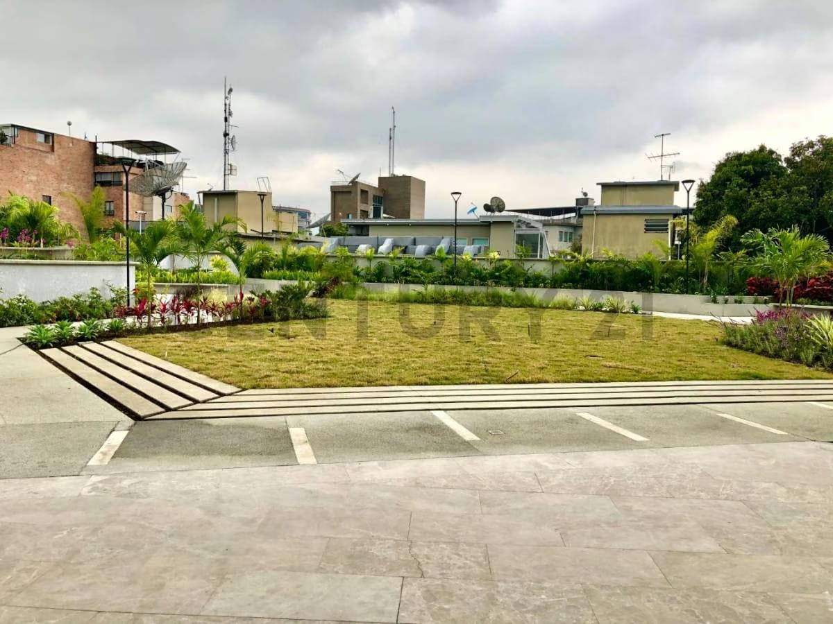AJ - Apartamento Dúplex de Lujo con Terraza en Urb. La Castellana