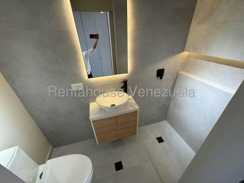 Apartamento (1 Nivel) en Venta en Los Palos Grandes, Distrito Metropolitano - 14