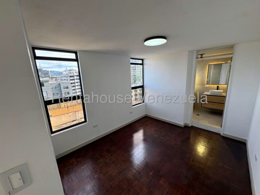 Apartamento (1 Nivel) en Venta en Los Palos Grandes, Distrito Metropolitano - 20