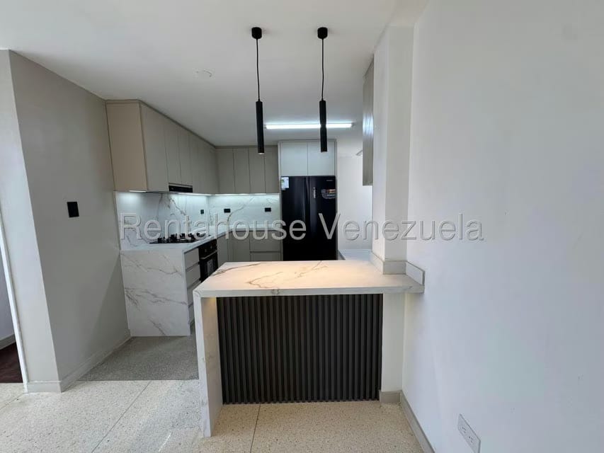 Apartamento (1 Nivel) en Venta en Los Palos Grandes, Distrito Metropolitano - 24