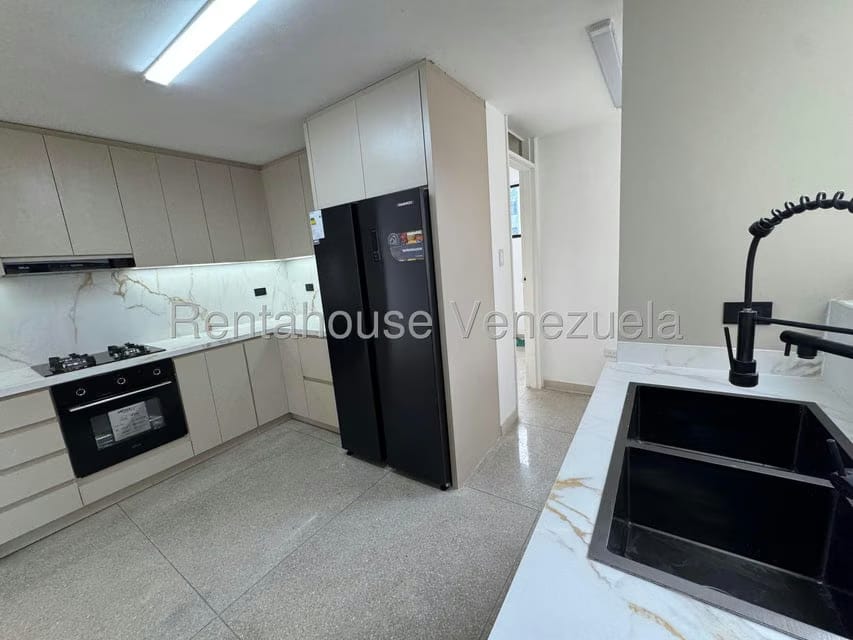 Apartamento (1 Nivel) en Venta en Los Palos Grandes, Distrito Metropolitano - 28