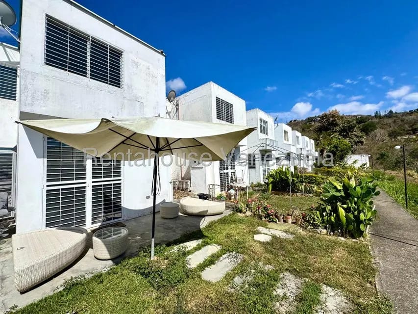Townhouse (Duplex) en Venta en Bosques de la Lagunita, Distrito Metropolitano - 2