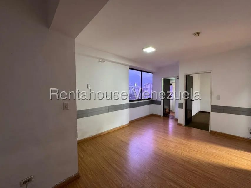 Comercial (Oficina) en Alquiler en La Campiña, Distrito Metropolitano - 11