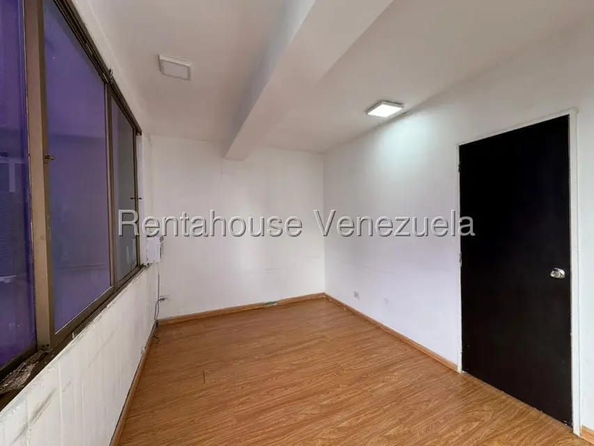 Comercial (Oficina) en Alquiler en La Campiña, Distrito Metropolitano - 13