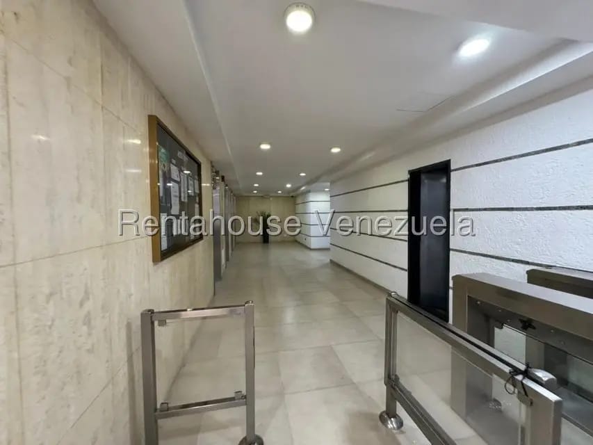 Comercial (Oficina) en Alquiler en La Campiña, Distrito Metropolitano - 3
