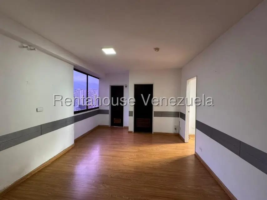 Comercial (Oficina) en Alquiler en La Campiña, Distrito Metropolitano - 6