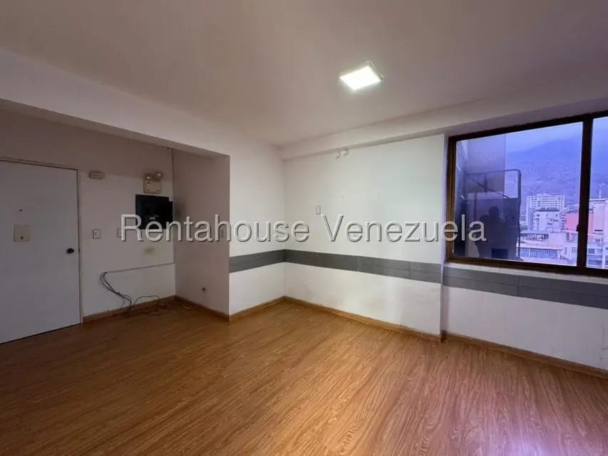 Comercial (Oficina) en Alquiler en La Campiña, Distrito Metropolitano - 9