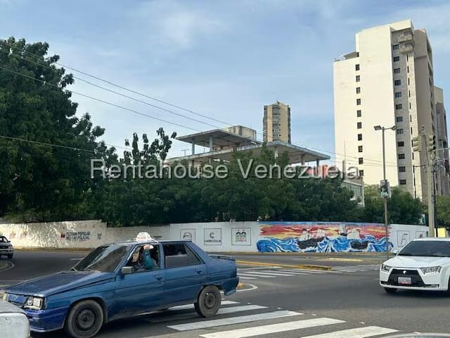 Terreno (Comercial) en Venta en Avenida El Milagro, Zulia - 2