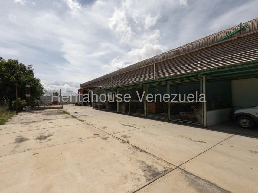 Comercial (Local Comercial) en Venta en Zona Industrial 2, Lara - 43