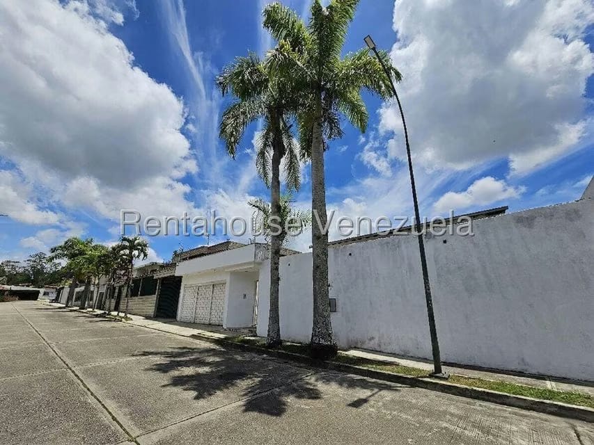 Casa (Duplex) en Venta en Lomas de La Lagunita, Distrito Metropolitano - 3