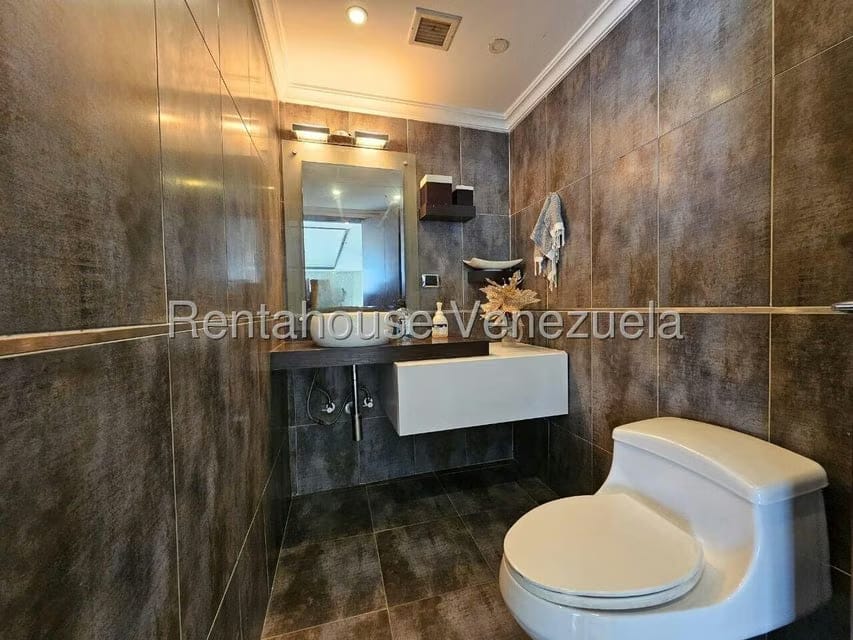 Casa (Duplex) en Venta en Lomas de La Lagunita, Distrito Metropolitano - 24