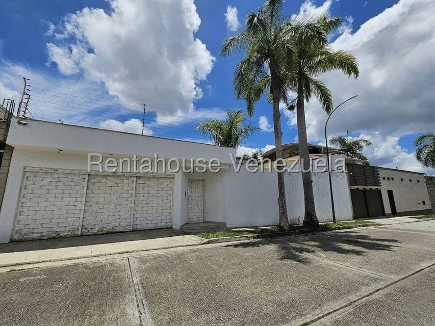 Casa (Duplex) en Venta en Lomas de La Lagunita, Distrito Metropolitano - 4