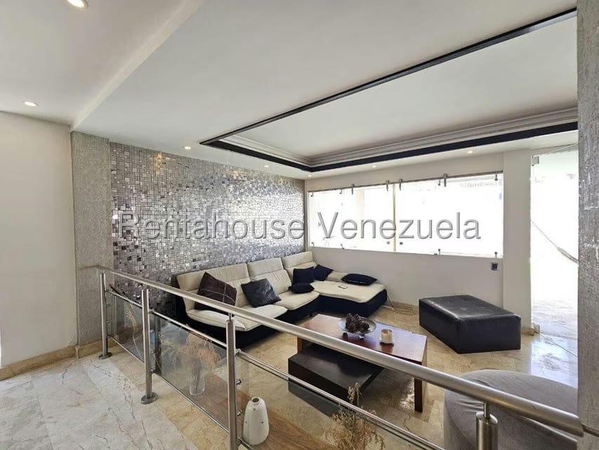 Casa (Duplex) en Venta en Lomas de La Lagunita, Distrito Metropolitano - 34