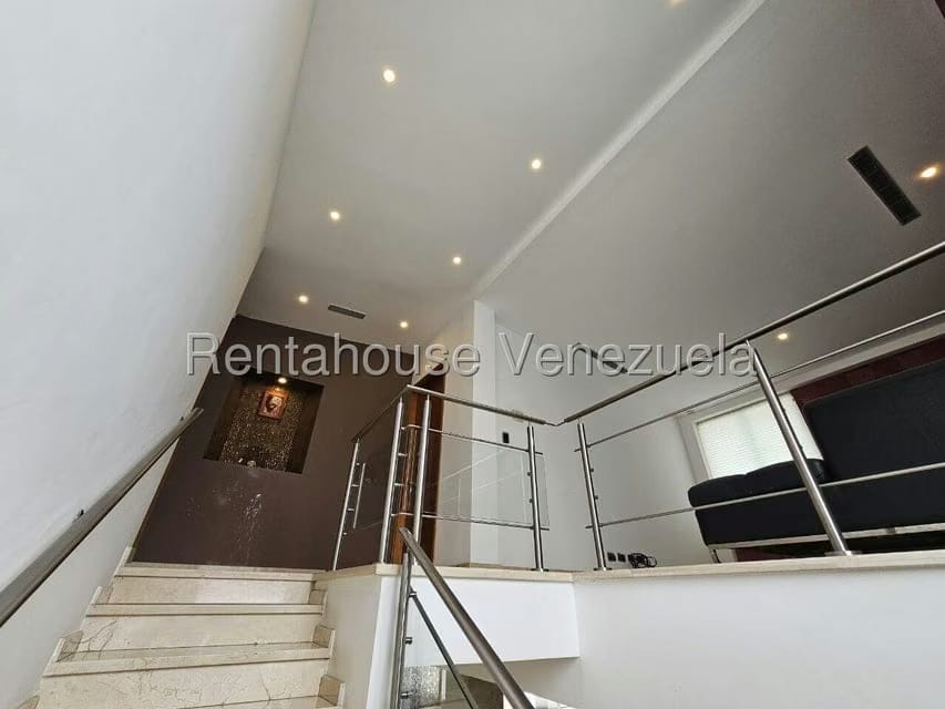 Casa (Duplex) en Venta en Lomas de La Lagunita, Distrito Metropolitano - 44